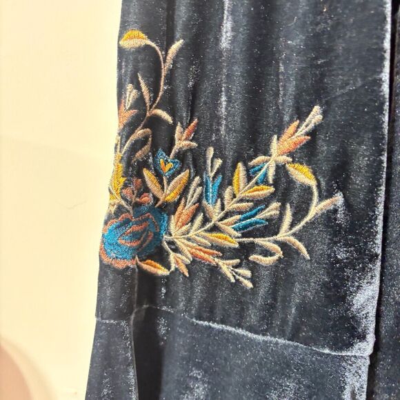 Solitaire Womens Boho Top Dusty Blue Small Velvet Floral Embroidered Bell Sleeve - Picture 5 of 7